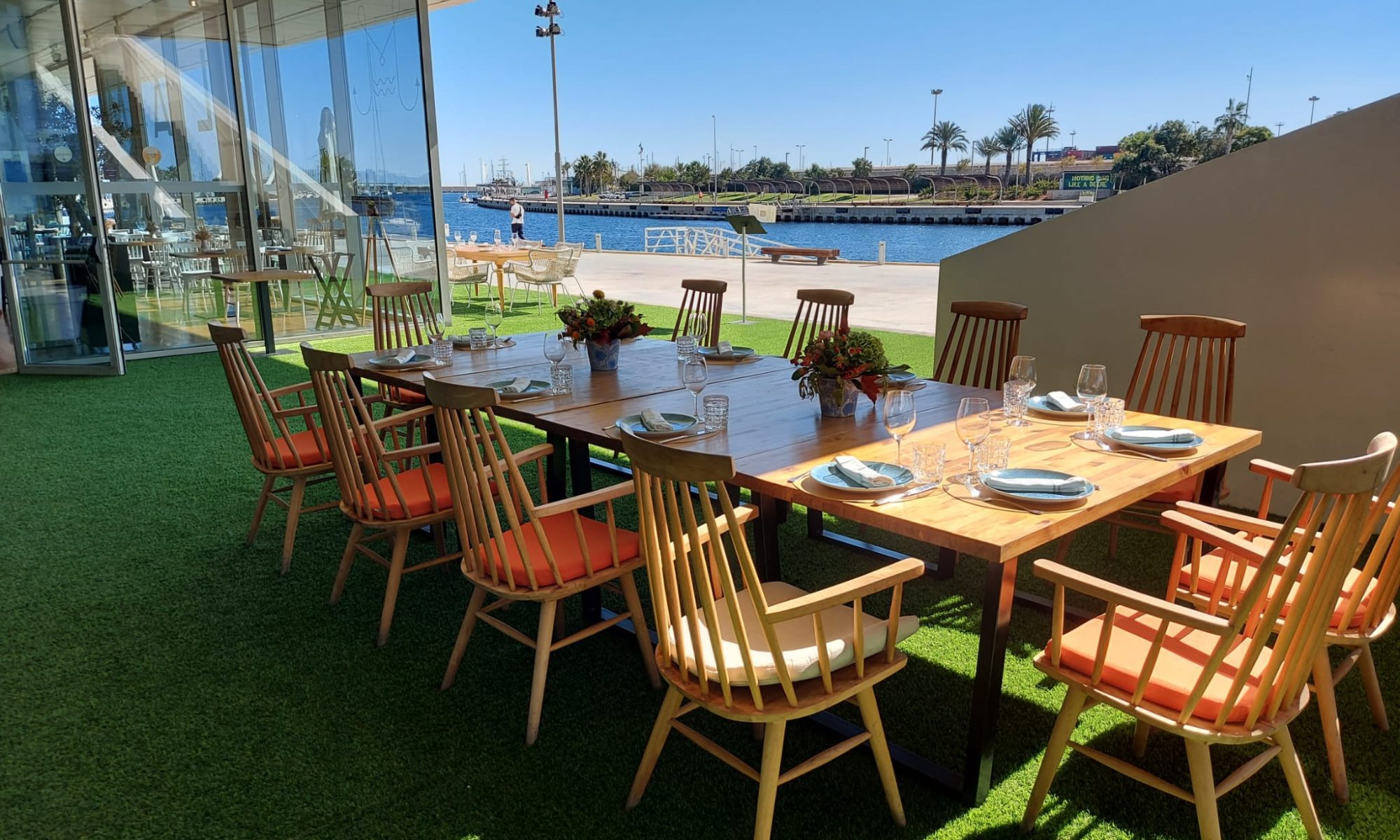 Restaurantes de grandes ciudades que miran de frente al mar