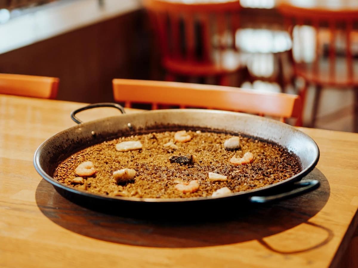 paella marisco socarrat Veles e Vents